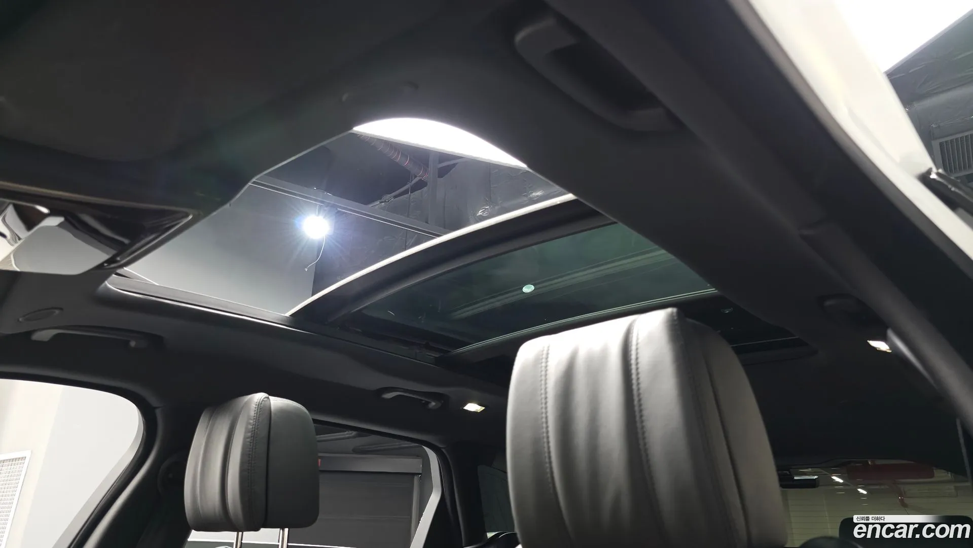 Land Rover Range Rover Velar 2025 — фото 3