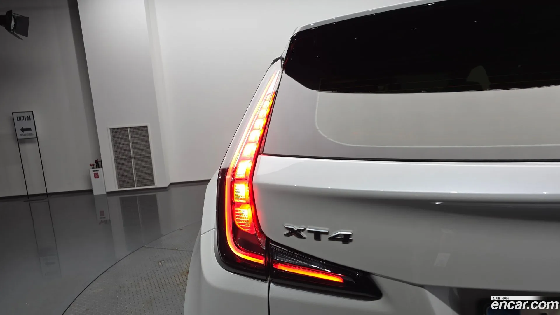 Cadillac XT4 2023 — фото 2