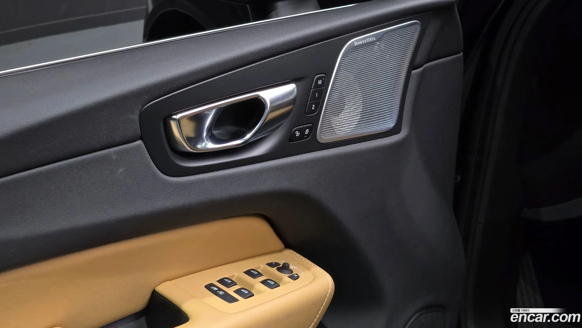 Volvo XC60 2022 — фото 2