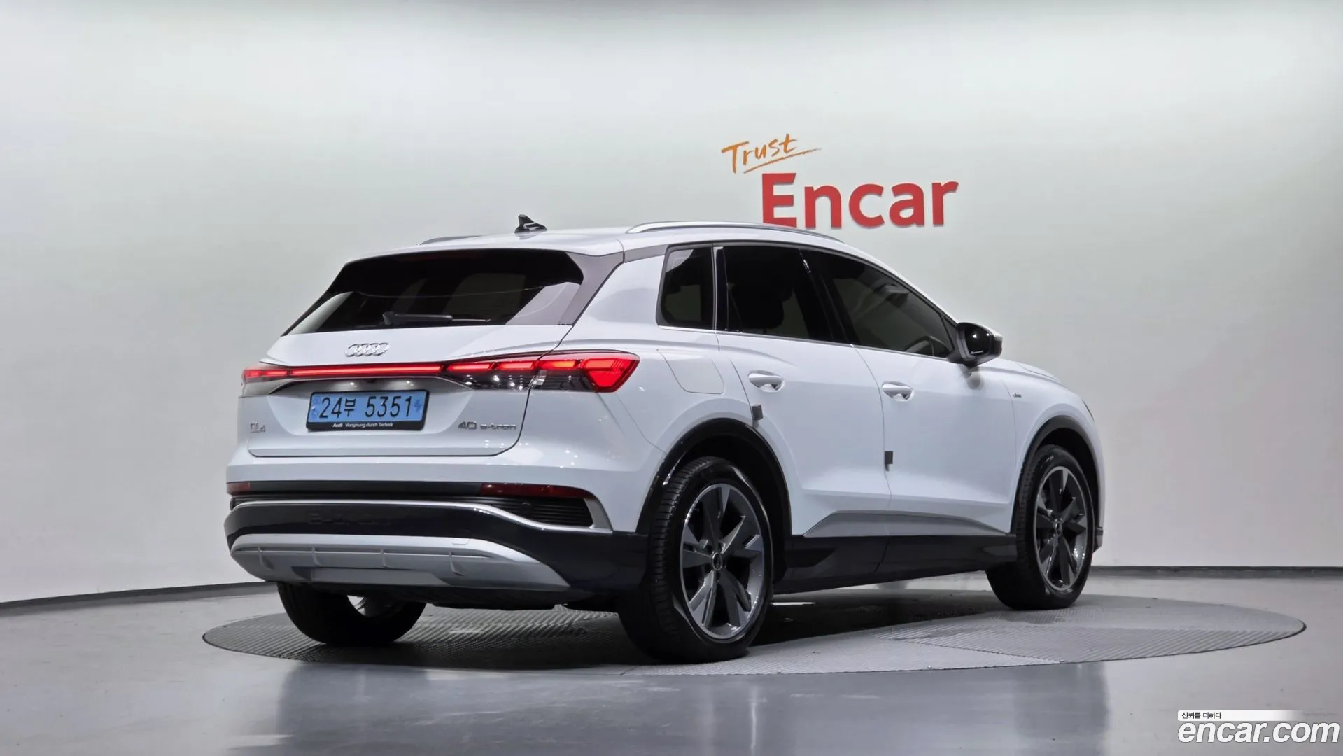 Audi Q4 e-tron 2022 — фото 2