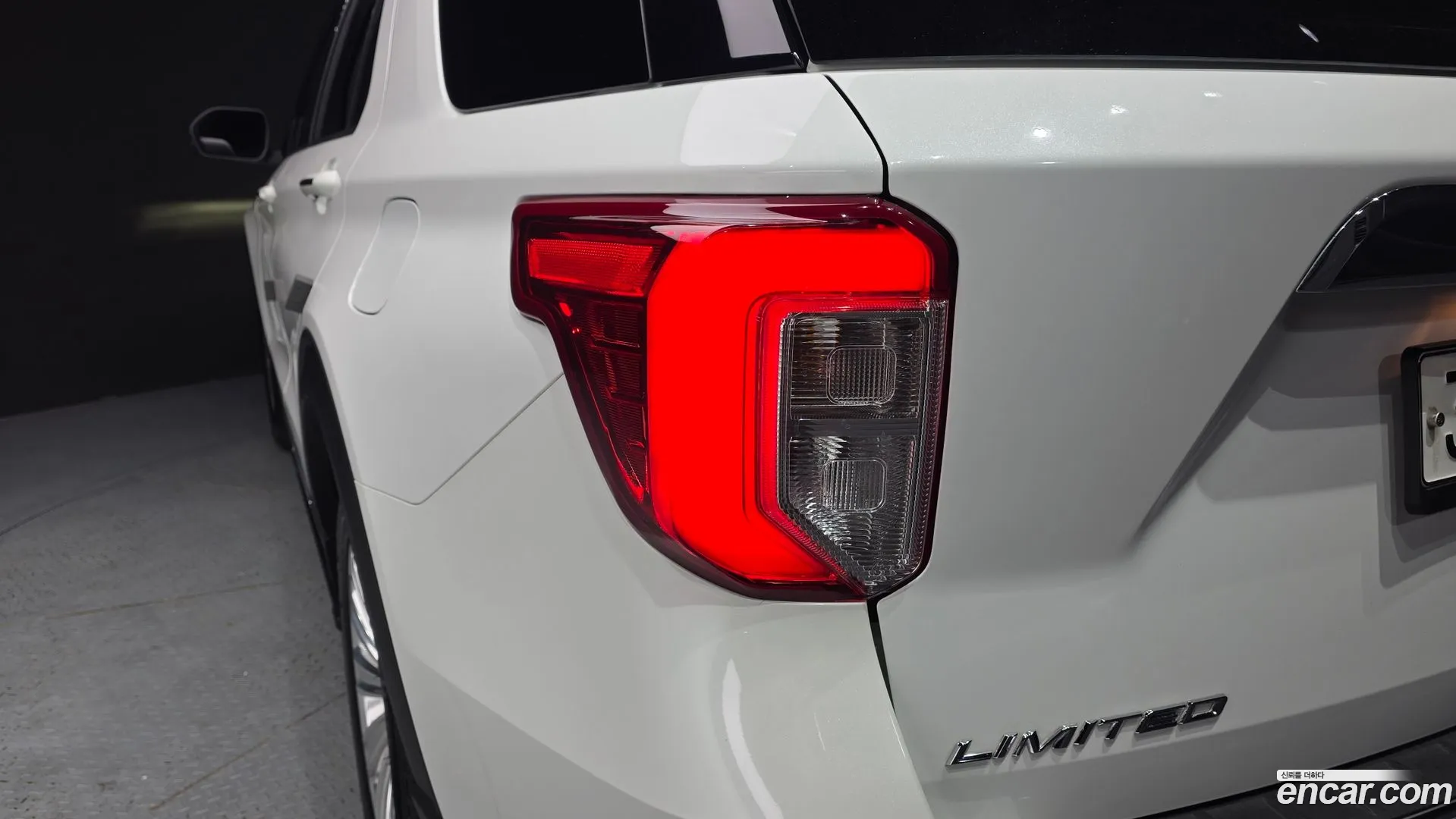 Ford Explorer 2020 — фото 1