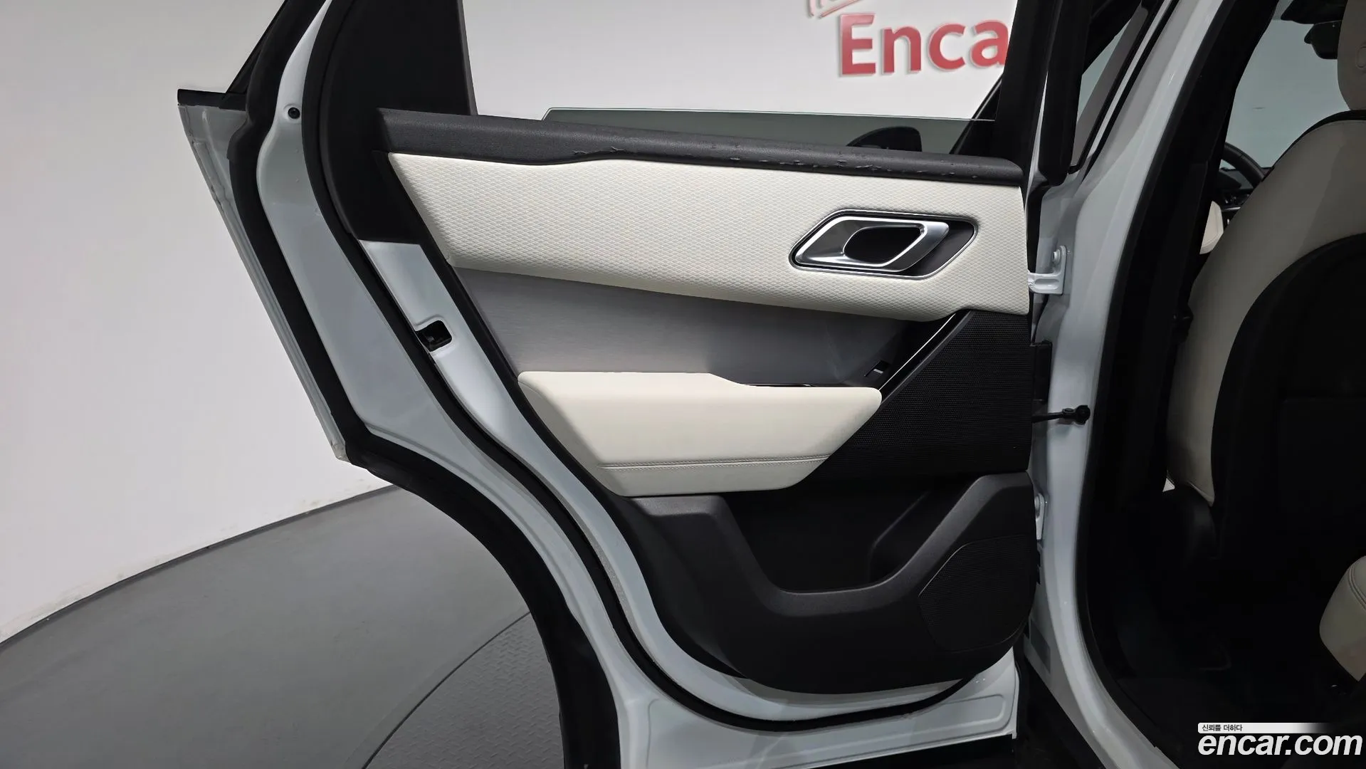 Land Rover Range Rover Velar 2022 — фото 1