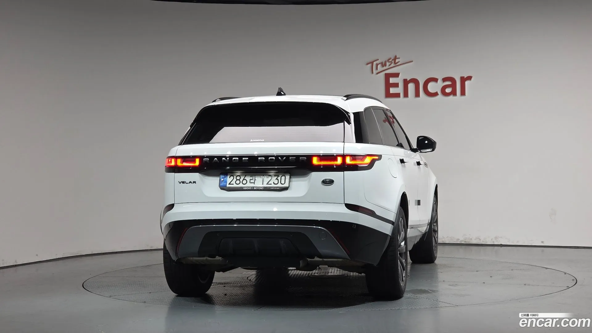 Land Rover Range Rover Velar 2022 — фото 5