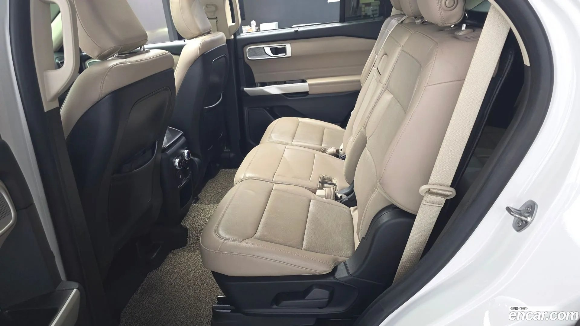 Ford Explorer 2020 — фото 1