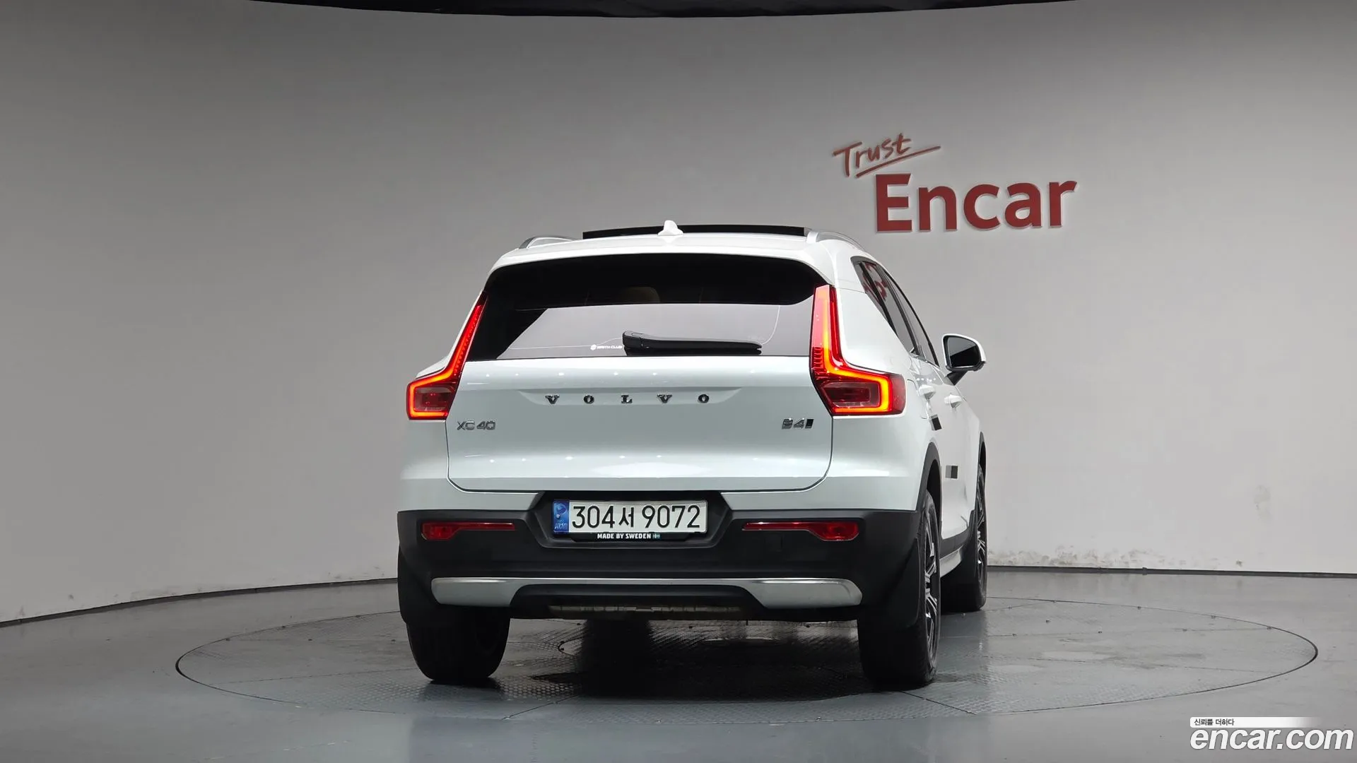 Volvo XC40 2022 — фото 1