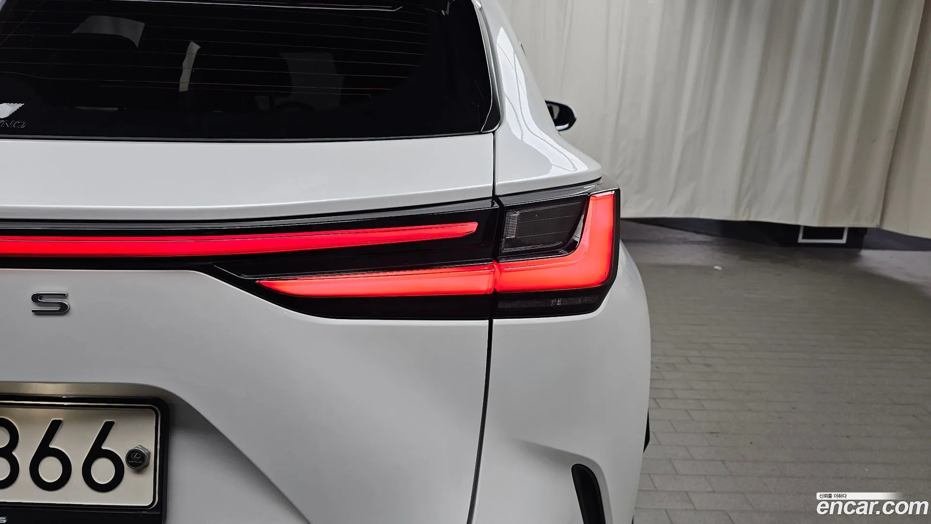 Lexus NX 350h 2022 — фото 1