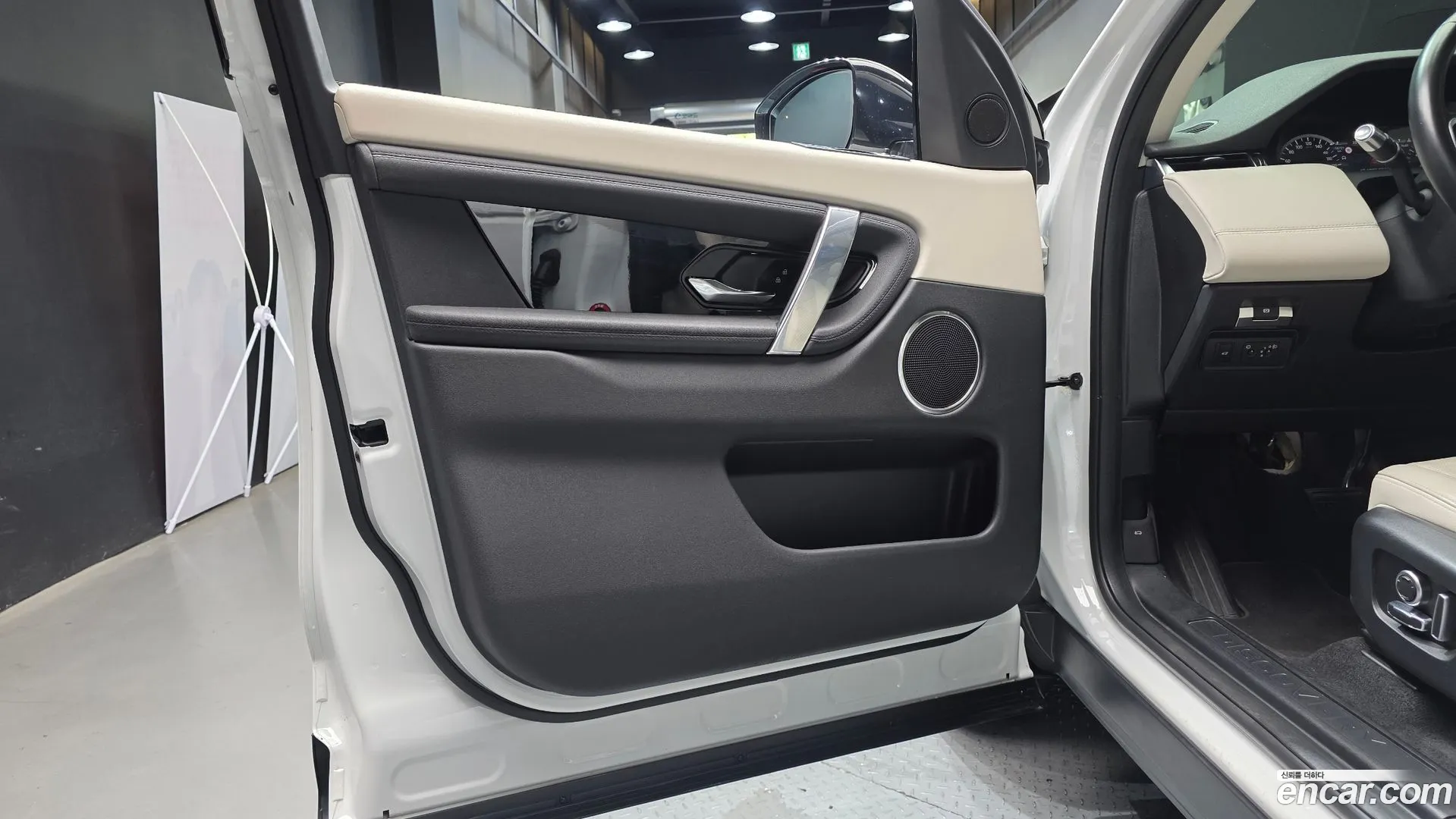 Land Rover Discovery Sport 2022 — фото 1