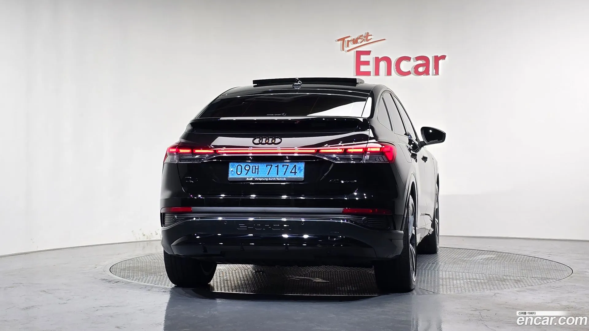 Audi Q4 e-tron 2023 — фото 2