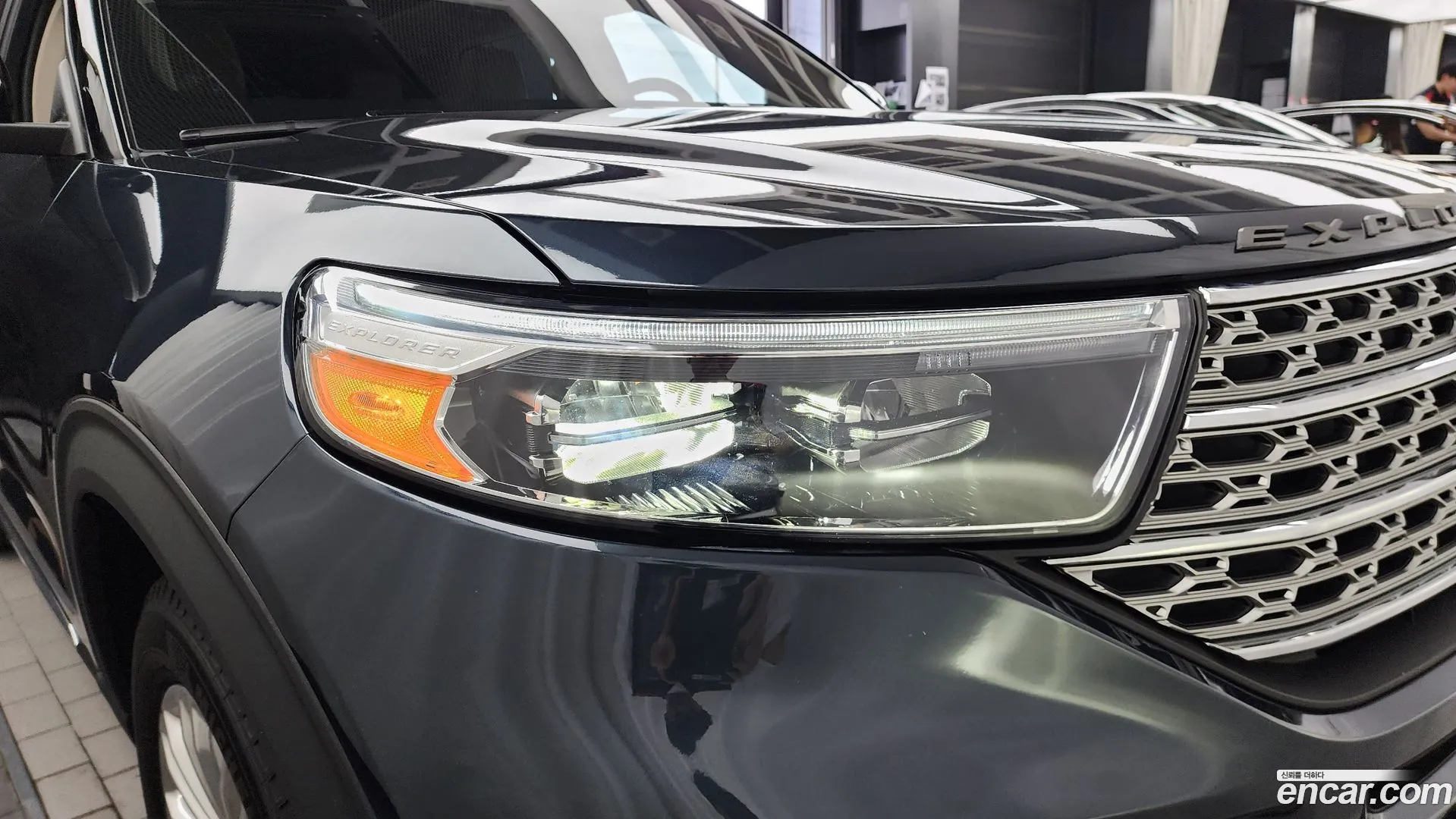 Ford Explorer 2023 — фото 1