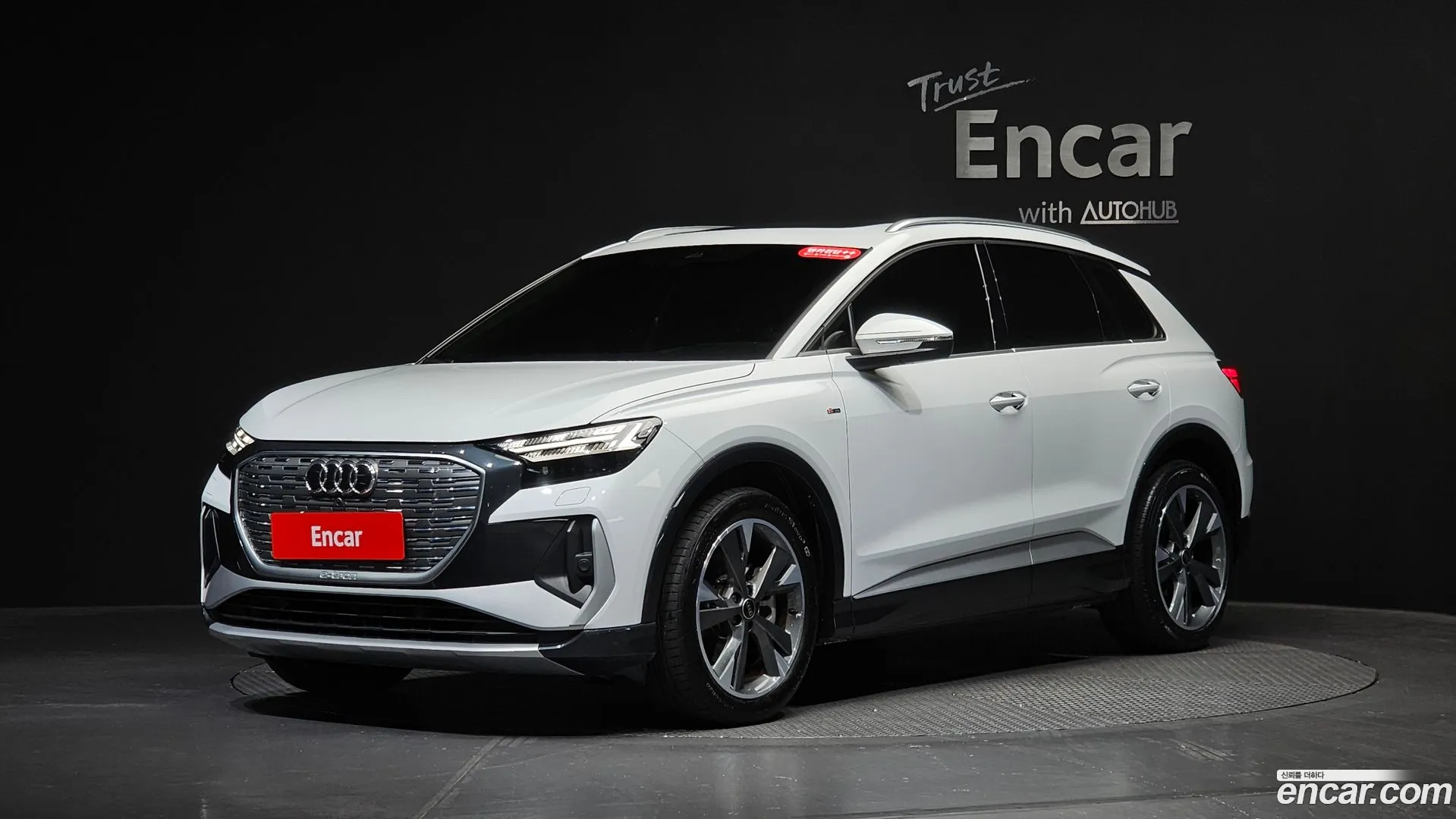 Audi Q4 e-tron 2023 — фото 2