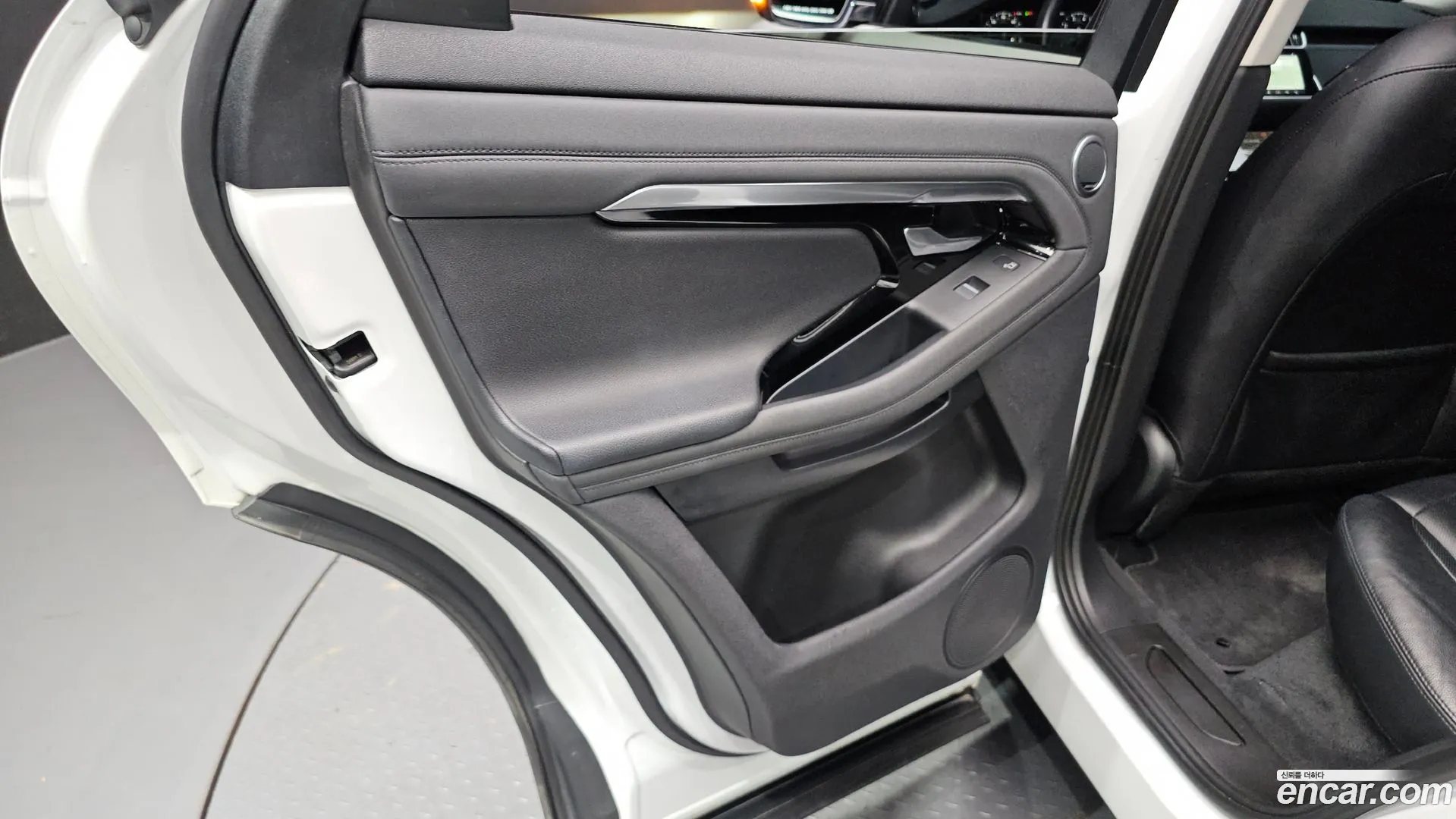 Land Rover Range Rover Evoque 2020 — фото 1