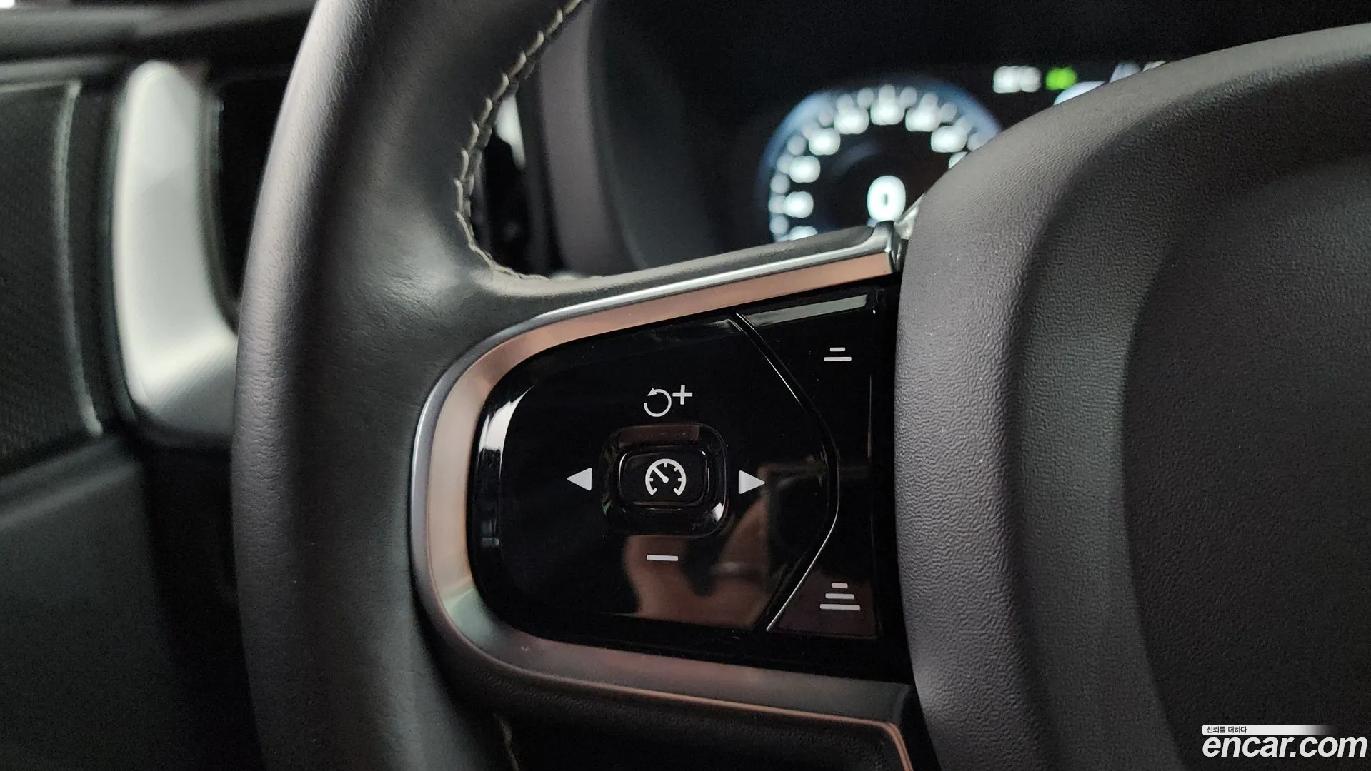 Volvo XC60 2020 — фото 3