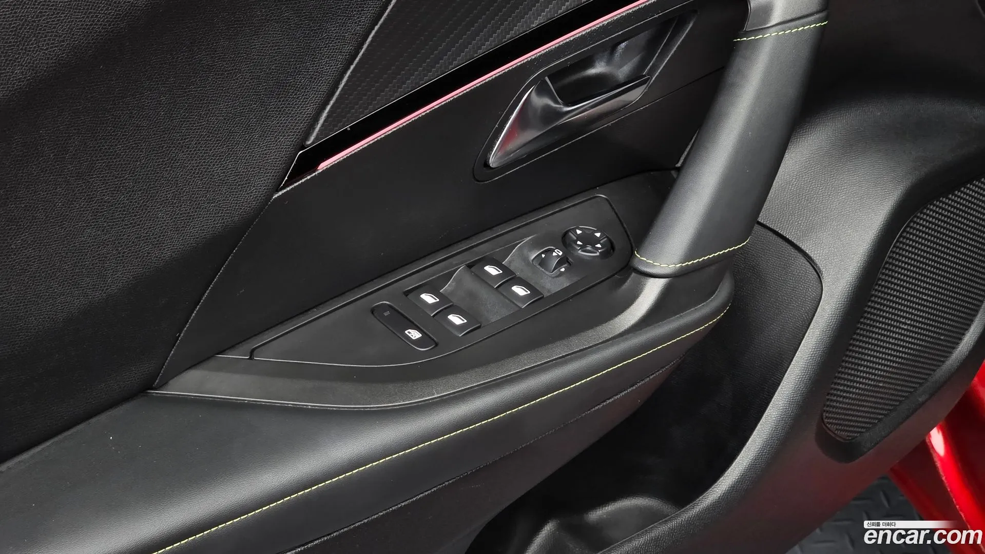 Peugeot 2008 2022 — фото 5