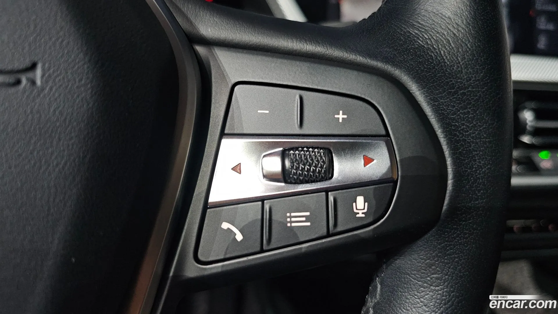 BMW 120i 2022 — фото 3
