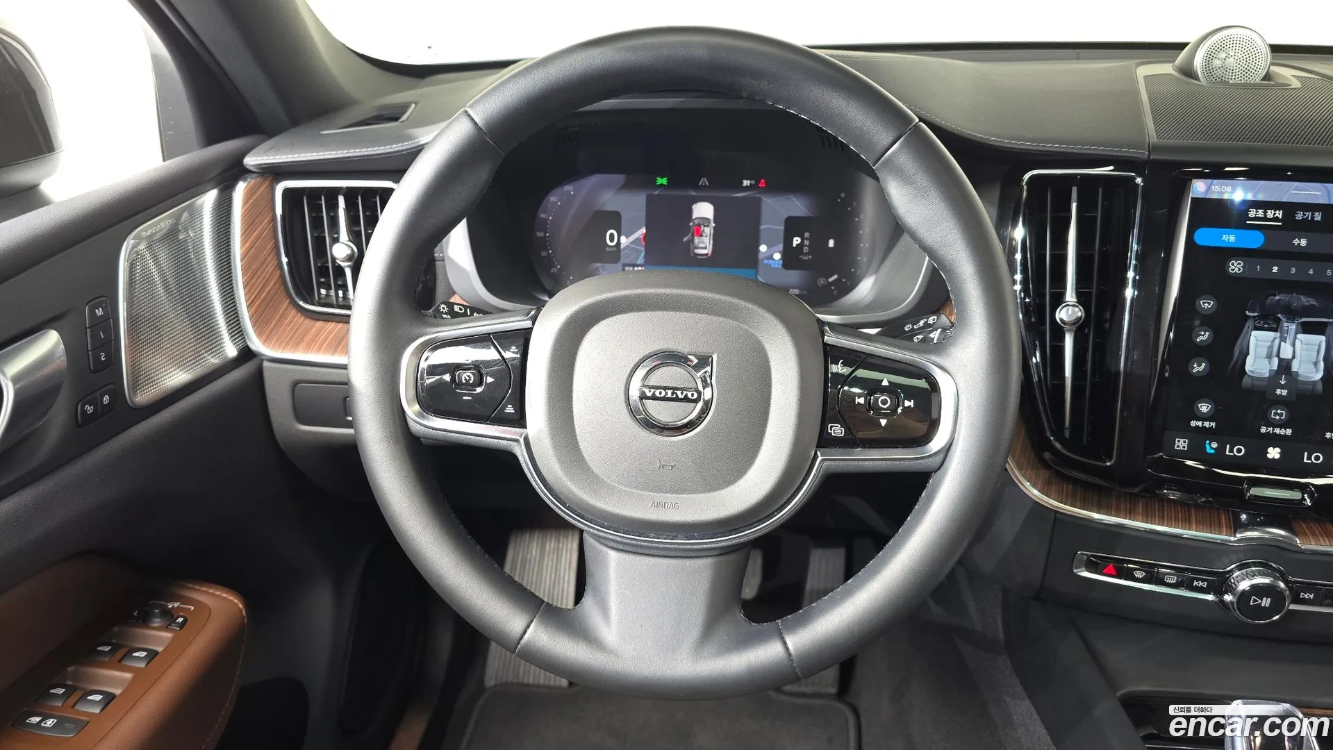 Volvo XC60 2023 — фото 3