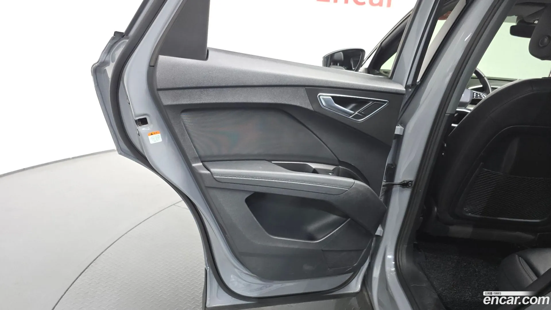 Audi Q4 e-tron 2022 — фото 3