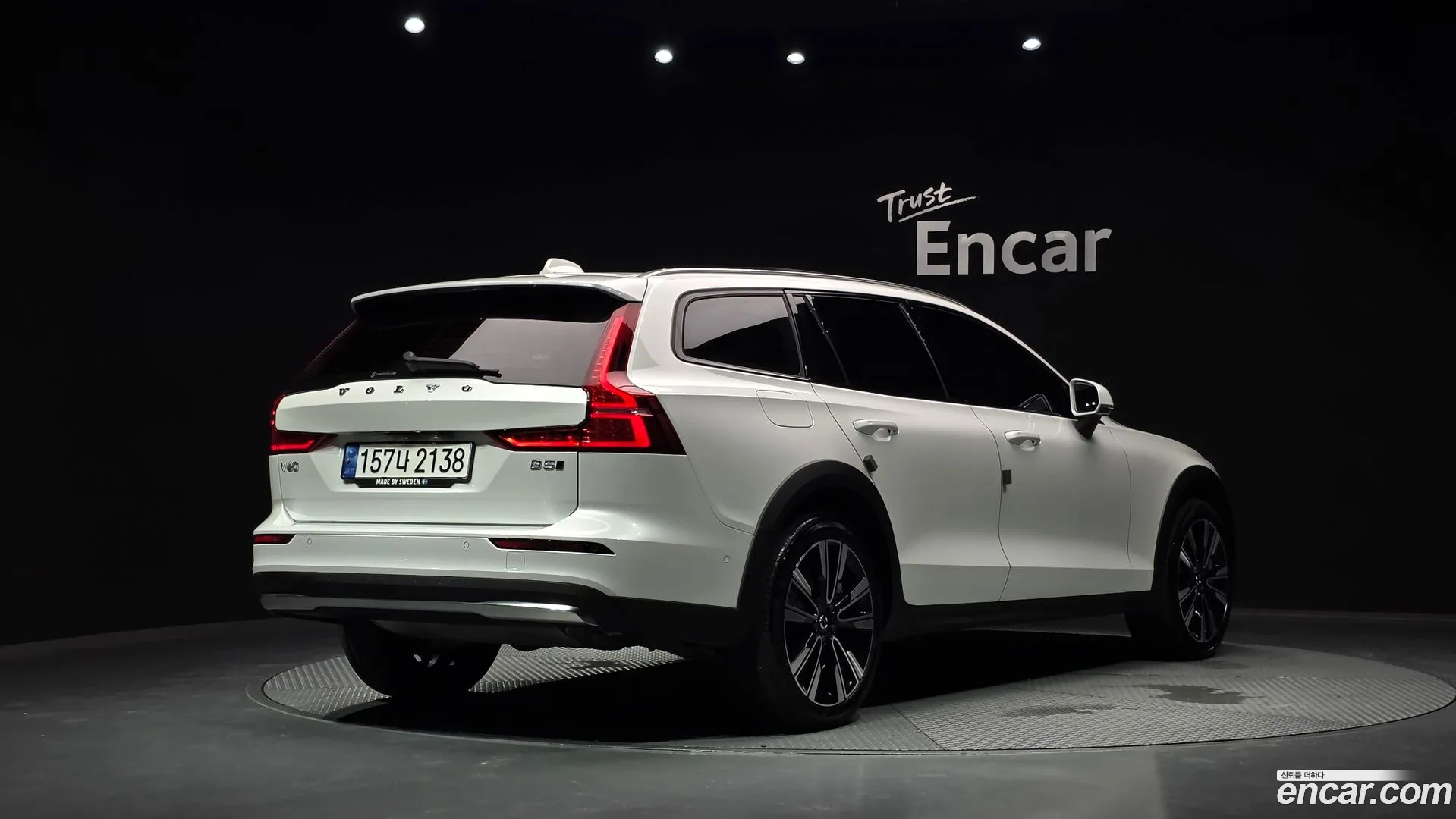Volvo V60 Cross Country 2022 — фото 2
