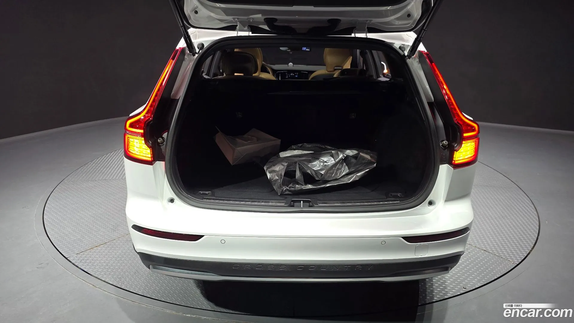 Volvo V60 Cross Country 2022 — фото 3