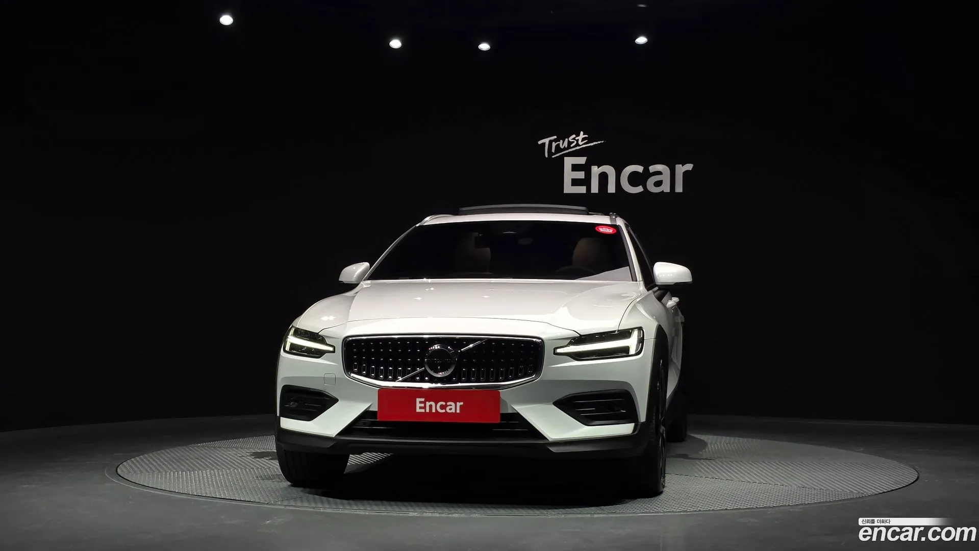 Volvo V60 Cross Country 2022 — фото 4