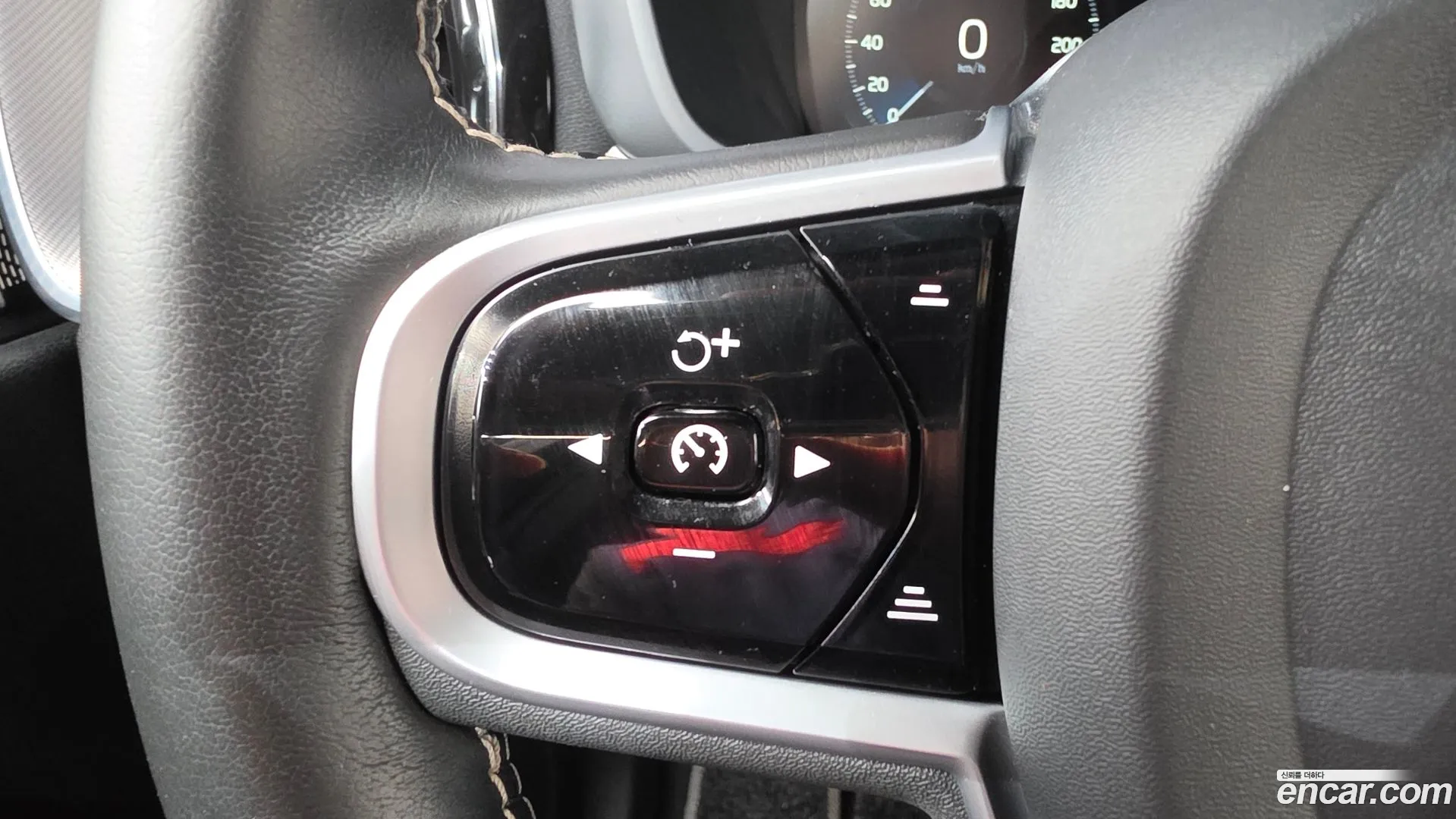 Volvo XC60 2020 — фото 2