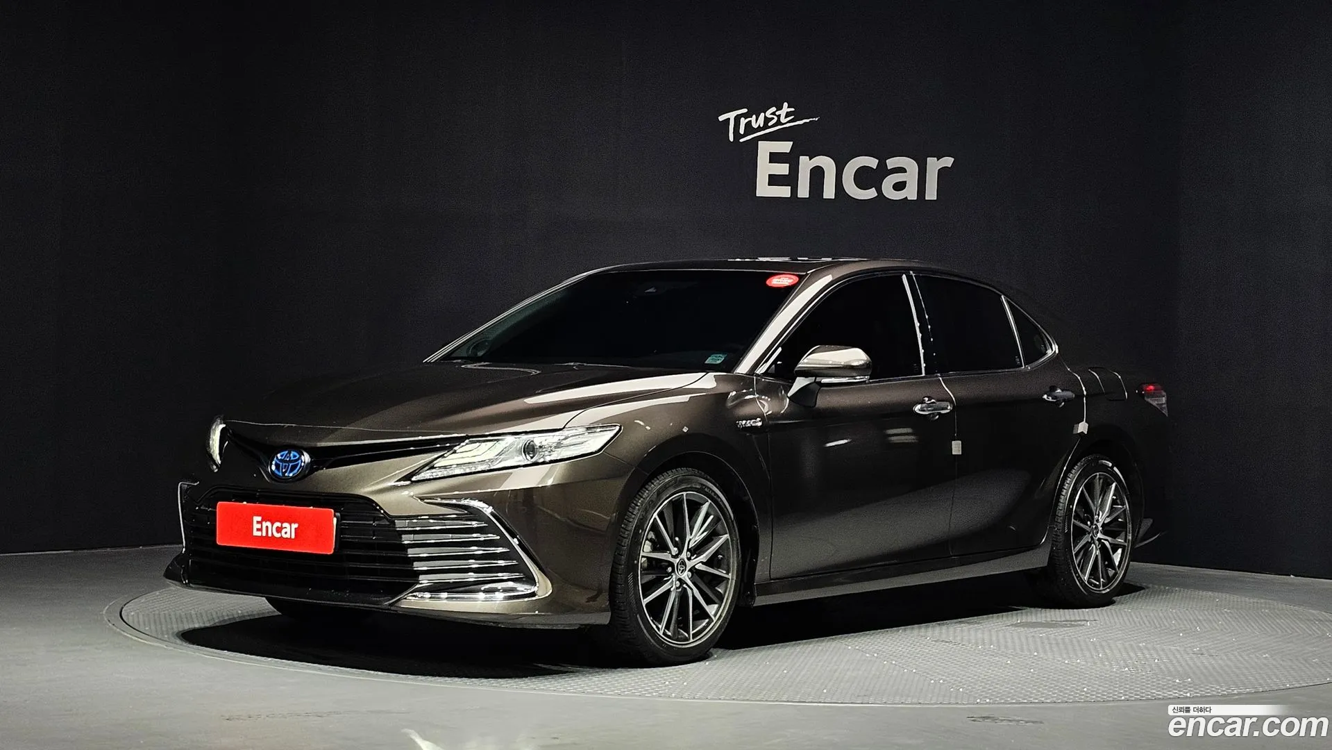 Toyota Camry 2023 — фото 2