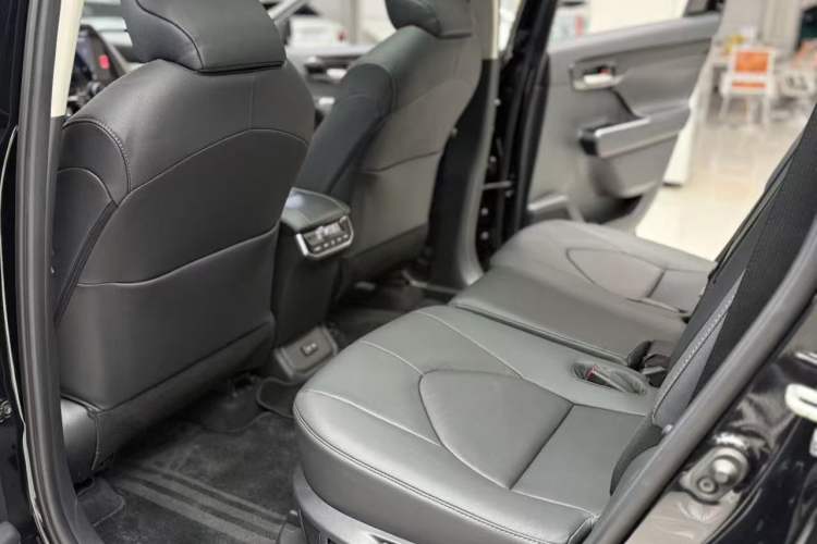 Toyota Highlander 2023 — 2
