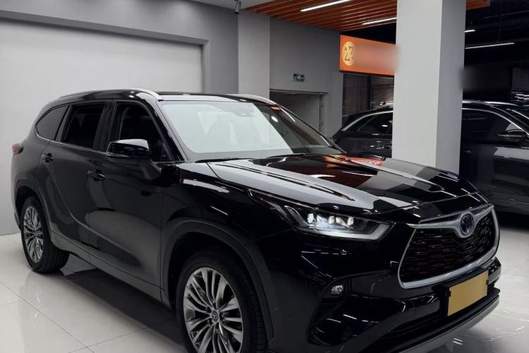 Toyota Highlander 2023 — 3