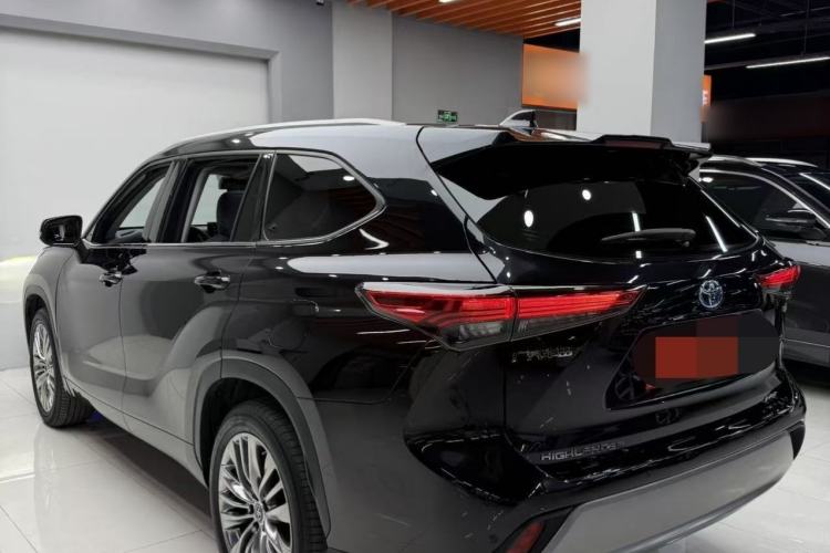 Toyota Highlander 2023 — 4