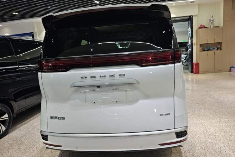 Denza D9 2022 — 5