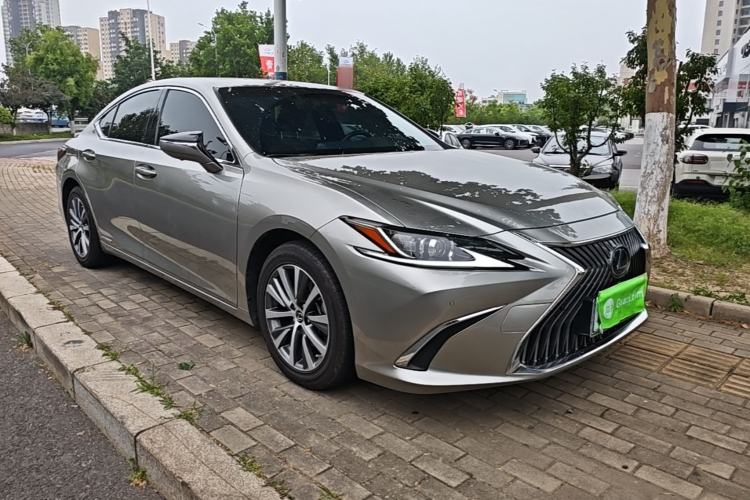 Lexus ES 300h 2020 — 3