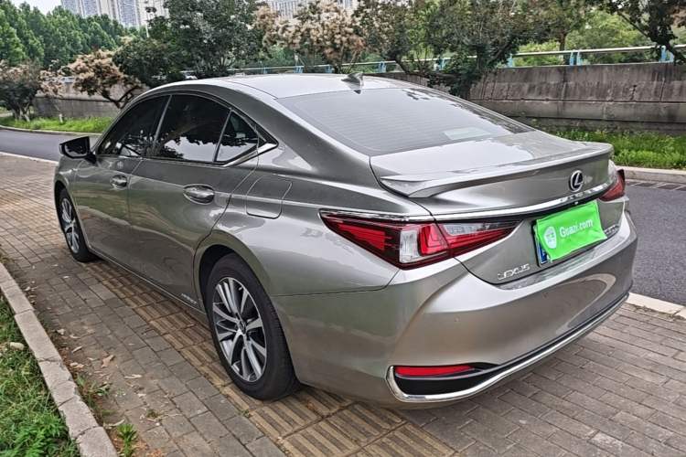 Lexus ES 300h 2020 — 4