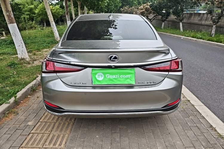 Lexus ES 300h 2020 — 5