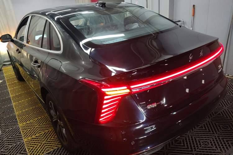 Hongqi H5 2025 — 4