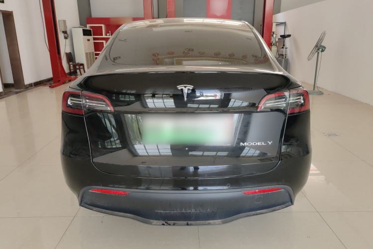 Tesla Model Y 2021 — 3