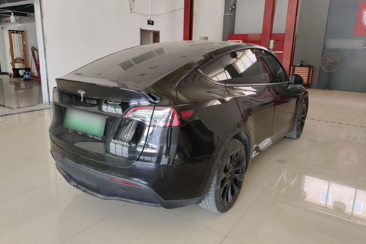 Tesla Model Y 2021 — 4