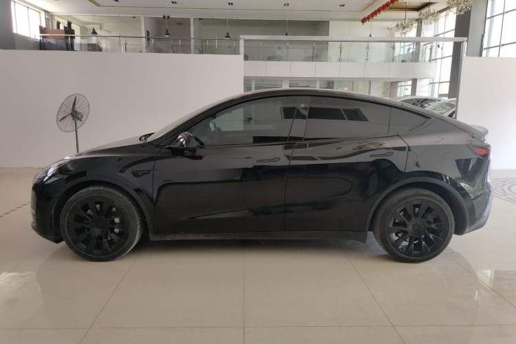 Tesla Model Y 2021 — 5