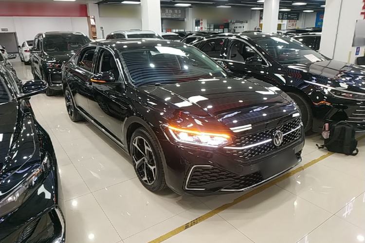Volkswagen Passat 2025 — 3