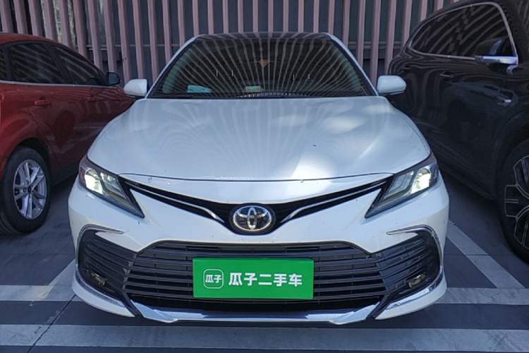 Toyota Camry 2023 — фото 2