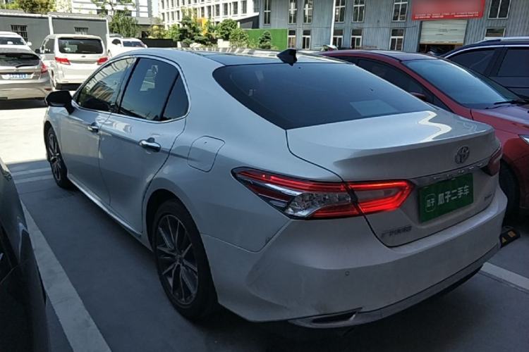 Toyota Camry 2023 — фото 4