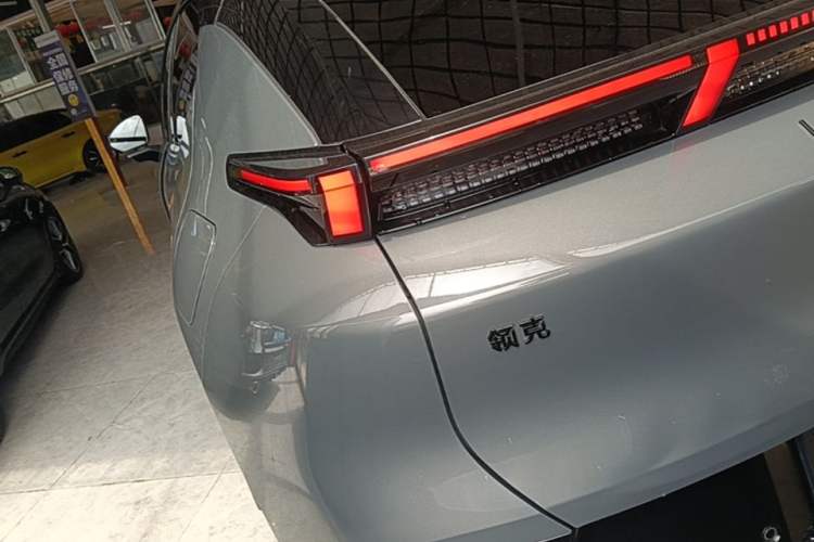 Lynk & Co Z20 2025 — 4