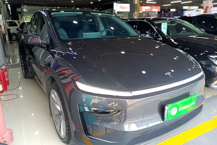 Tesla Model Y 2025 — 3
