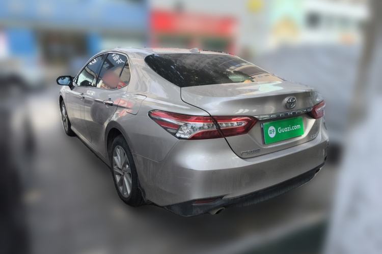 Toyota Camry 2021 — 4