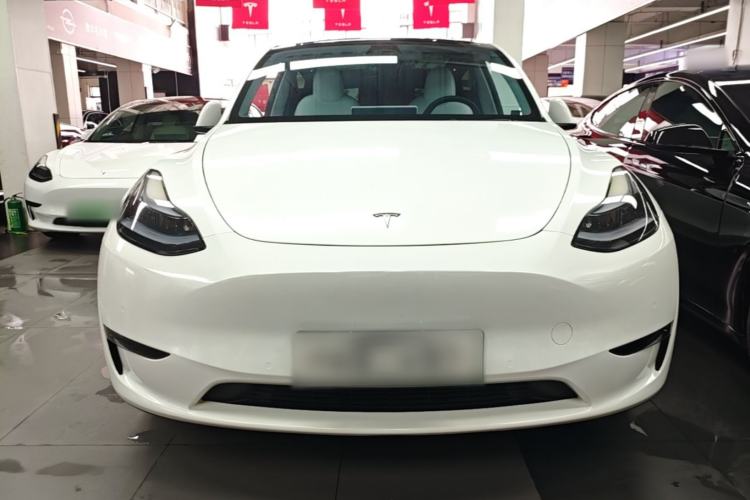 Tesla Model Y 2023 — 2