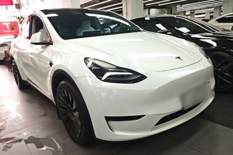 Tesla Model Y 2023 — 3