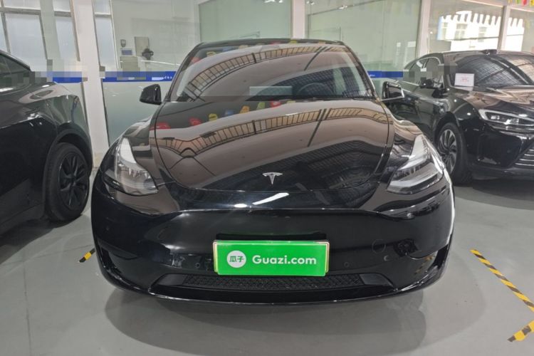 Tesla Model Y 2023 — 2