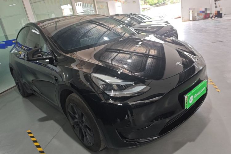 Tesla Model Y 2023 — 3