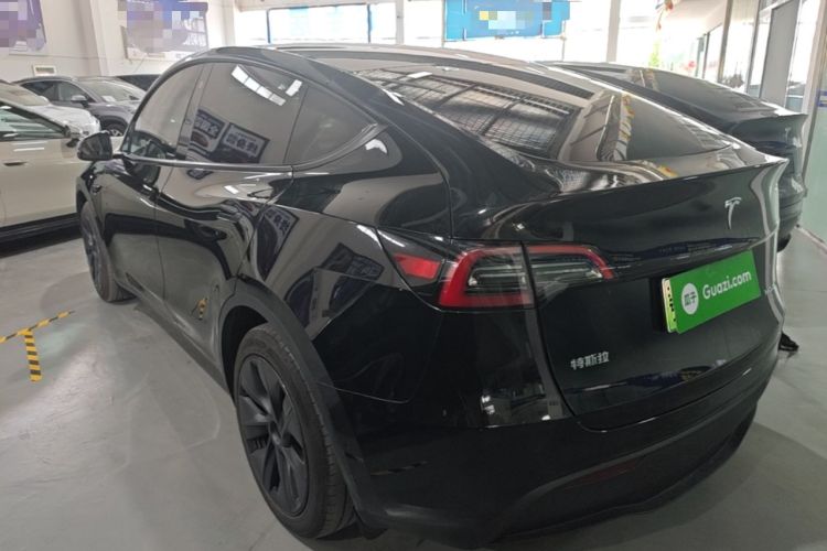 Tesla Model Y 2023 — 4