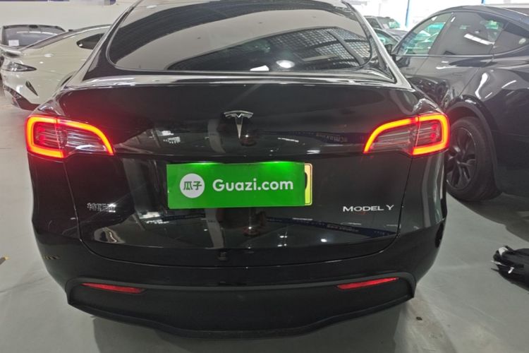 Tesla Model Y 2023 — 5
