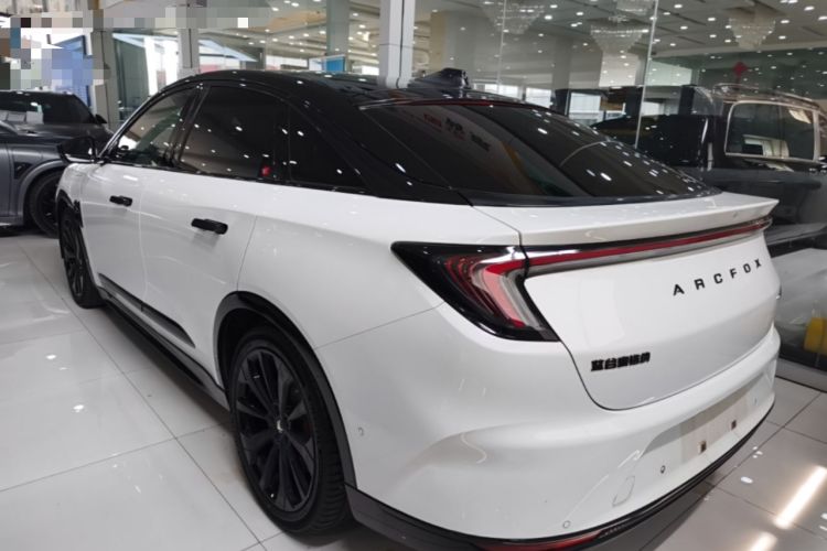 Arcfox Alpha S 2022 — 4