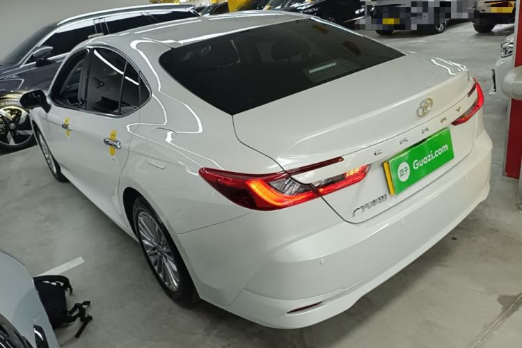 Toyota Camry 2026 — 4